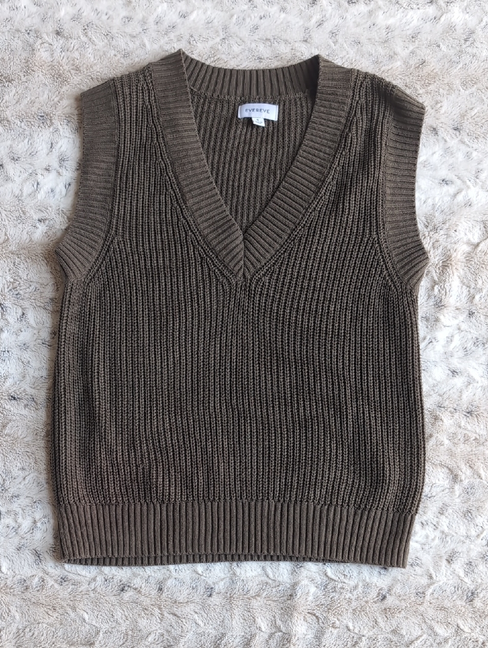 Evereve Sleeveless Ribbed V-Neck Knit Sweater Vest